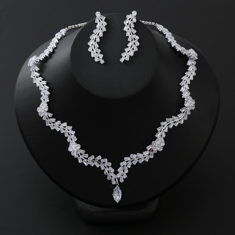 

Свадебное ожерелье, комплект серег из двух частей, дизайнерская модель, ожерелье из циркона высокой четкости, высокий смысл, европейские и американские свадебные аксессуары, костюм