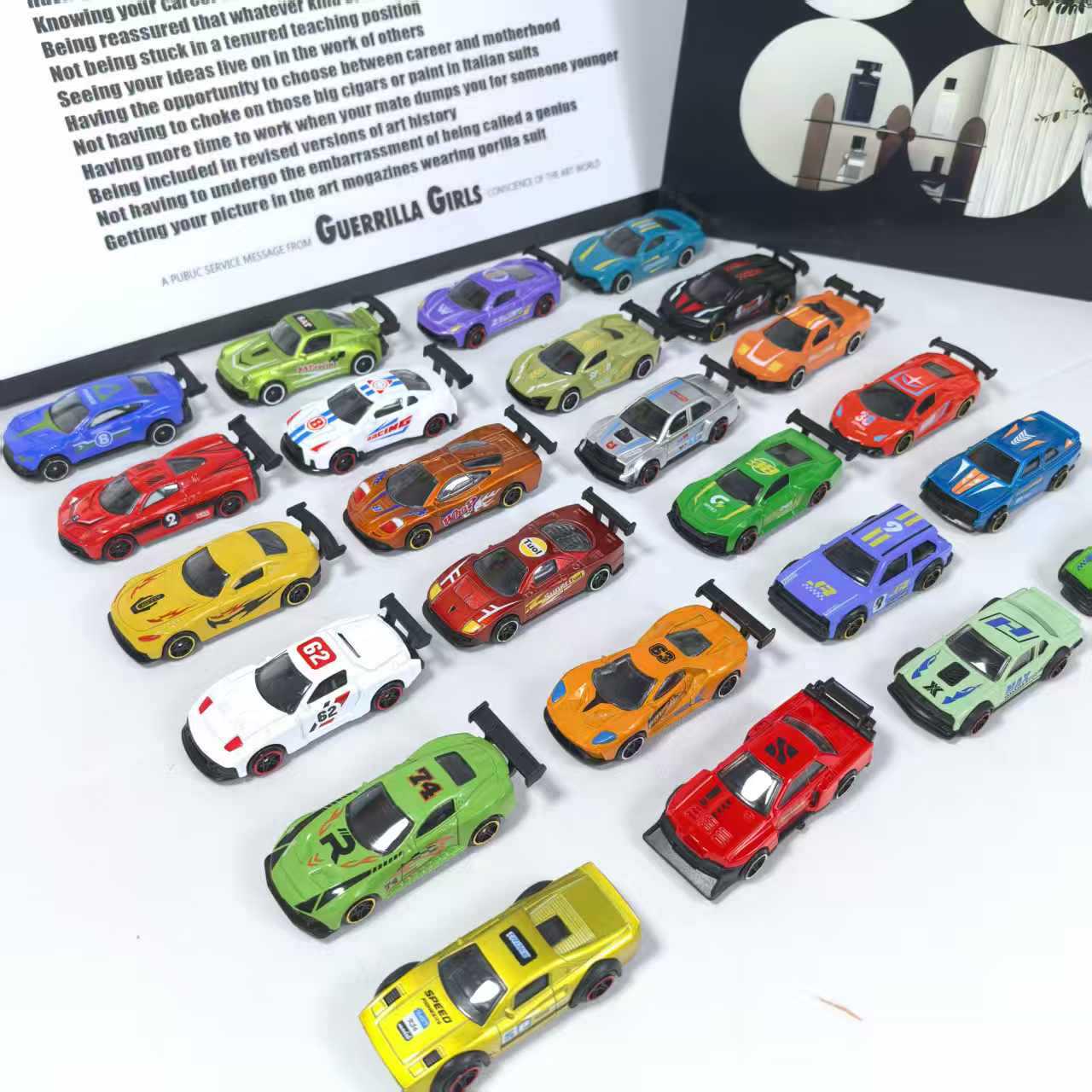 

1:64-й сплавной трехдверный гоночный автомобиль, модель, игрушка для мальчиков