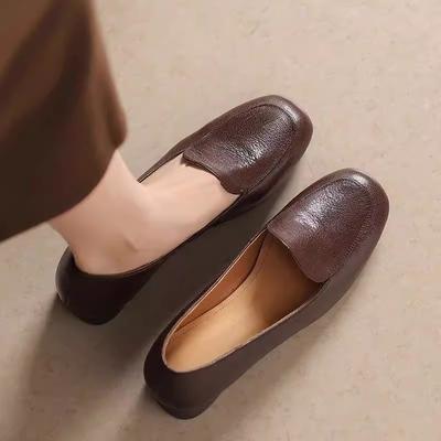 Retro weiches Leder Damen Dicke Absätze und kleine Lederschuhe, Frühling und Herbst neue flache einfarbige Schuhe mit flachem Ausschnitt