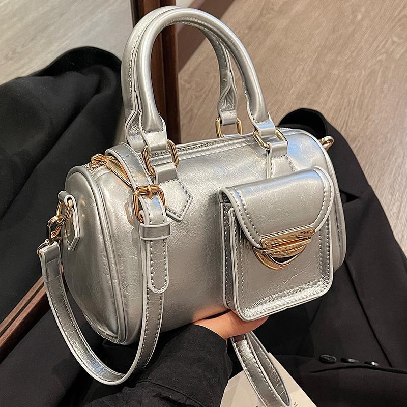Women French Retro Red Handbag Y2K Style Motorcycle Soft Leather Round Bucket Bag Autumn Winter New Commuter Crossbody Bag