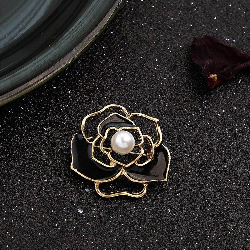 

Корейская элитная редкая брошь с камелиями, брошь в стиле легкой роскоши, элитная нишевая брошь, застежка против света, цветочная булавка