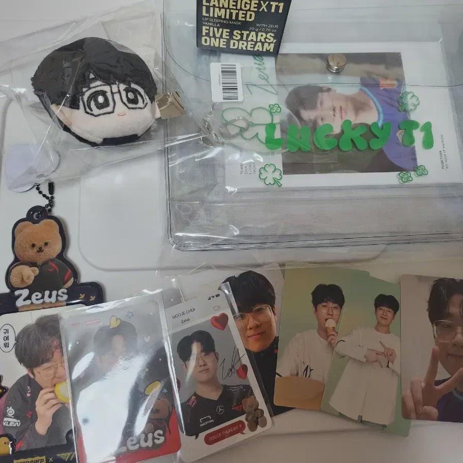 

Zeus Goods Doll Photo Card Lucky One