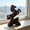 Yousheng Holzschnitzerei Pferdefigur Simulation Pferd Harzstatue Sammlerstück Tierskulptur Ornament Fengshui Dekoration Geschenk für Pferdeliebhaber