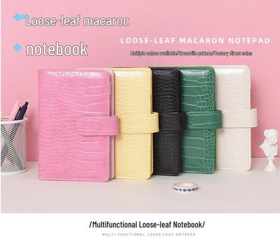 Dostępny: Notes/Planer 6-otworowy na luźnych kartkach Macaron ze wzorem krokodyla