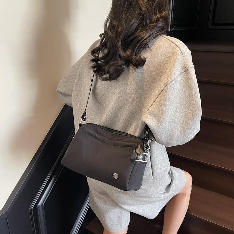 Niche pillow bag women's summer new casual shoulder commuter bag versatile sports messenger cloth bag