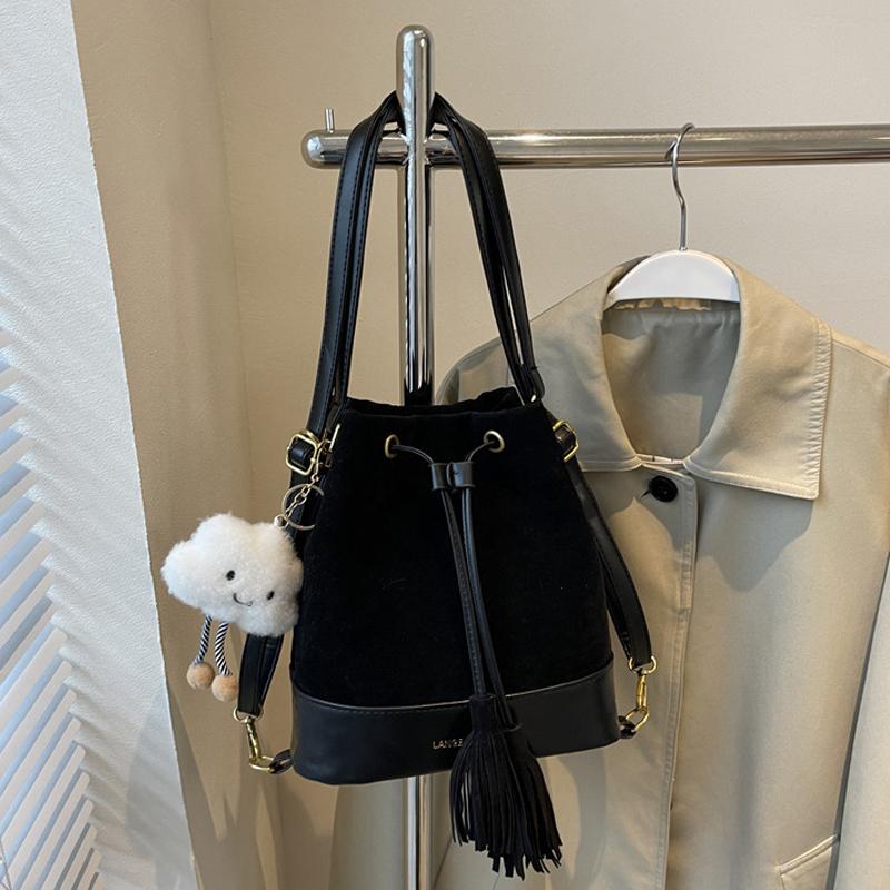 

Large Capacity Women s Backpack Autumn and Winter PU Leather Bucket Bag Popular Versatile Shoulder Crossbody Bag for Women ARI 21x13x23cm