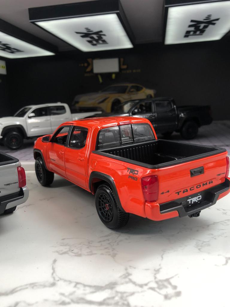 DTEZTU1 Maisto 1:27 Toyota Tacoma TRD Pro 2023 Car Model, Zinc Alloy Metal Decoration, Collectible Gift Car