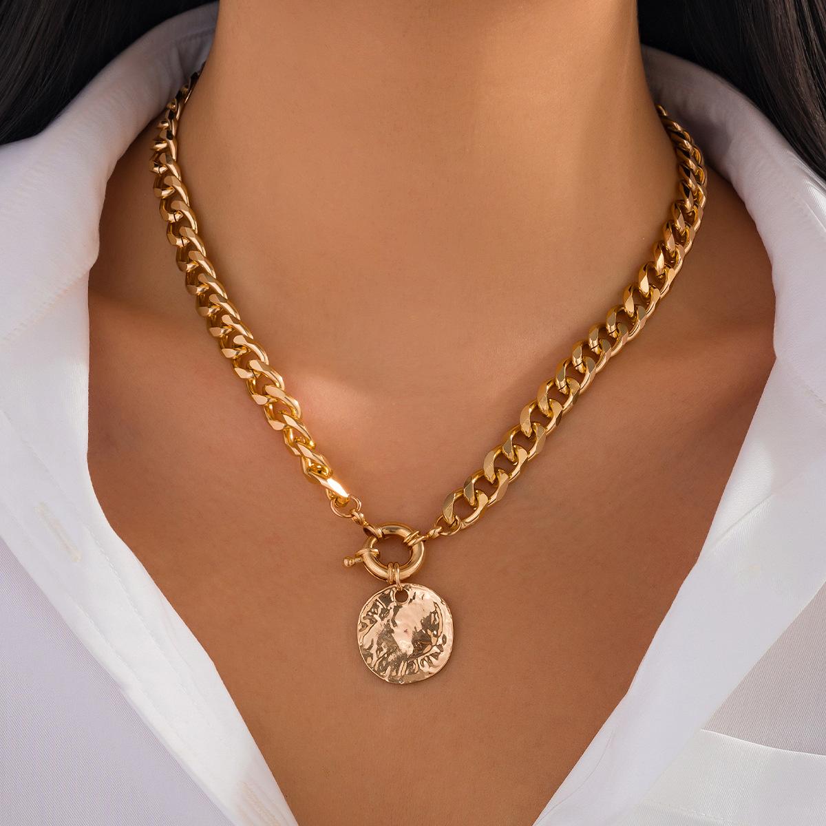 

Accessories, simple irregular disc pendant, necklace, female, niche spring buckle, single-layer clavicle necklace.
