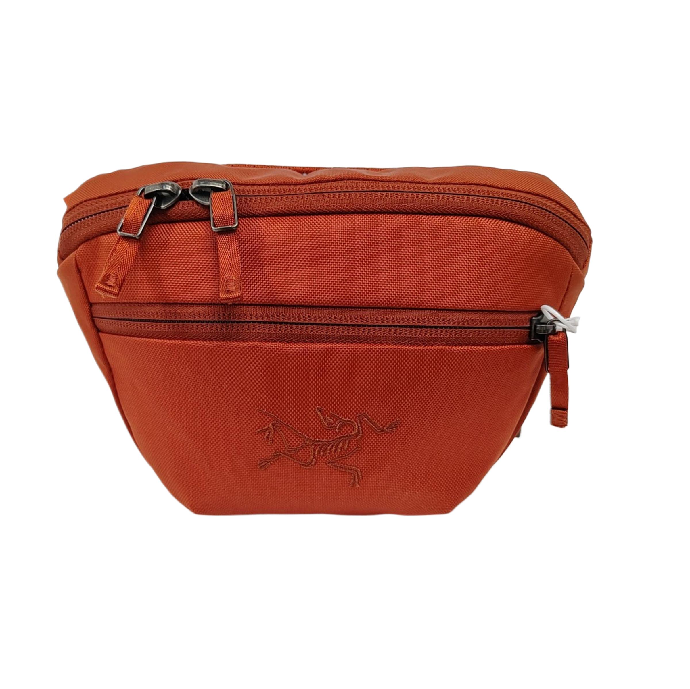 [Pre-Owned] Mantis Red Fabric Waist Bag Chest Bag Black Hardware - Excellent #6G3SQJ ONE SIZE