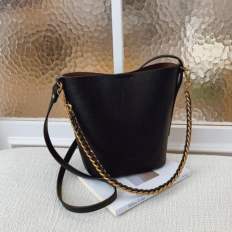 

Trend bucket bag, fashion bag, oblique span bag, women s simple casual commuting handbag, large-capacity underarm bag чёрный