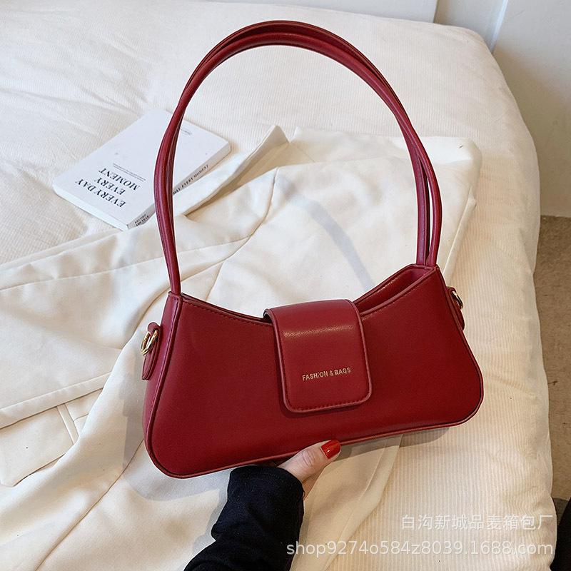 

French niche popular armpit small bag women s bag 2025 new trendy fashion shoulder bag foreign style messenger small square bag красный