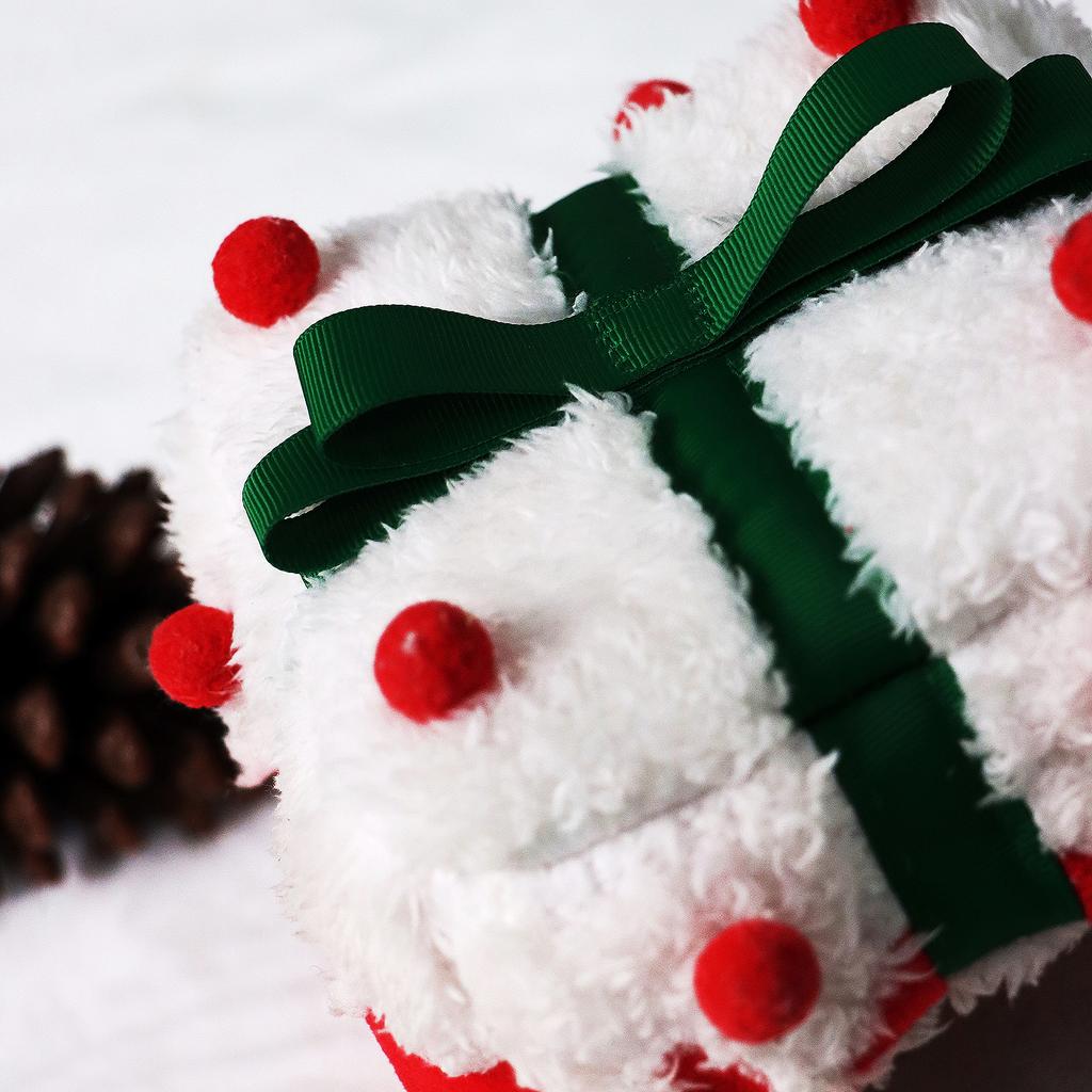 Christmas Hamster Hideout, Winter Warm Guinea Pig Bed Cave Washable Small Animal Christmas Nest House Cage Accessory