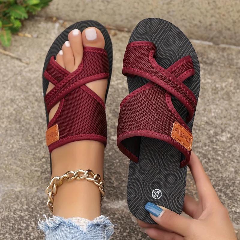 Fashion Woman Slippers 2025 Trend Flat Thong Sandals Fashionable Outdoor Beach Sandals Summer new Platform Casual Slippers Slides Women