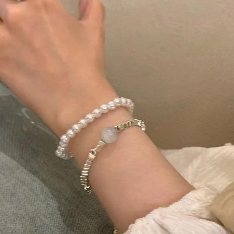 Irregular Luxurious Silver Pearl Bracelet Modern Chic Design For Special Occasions
