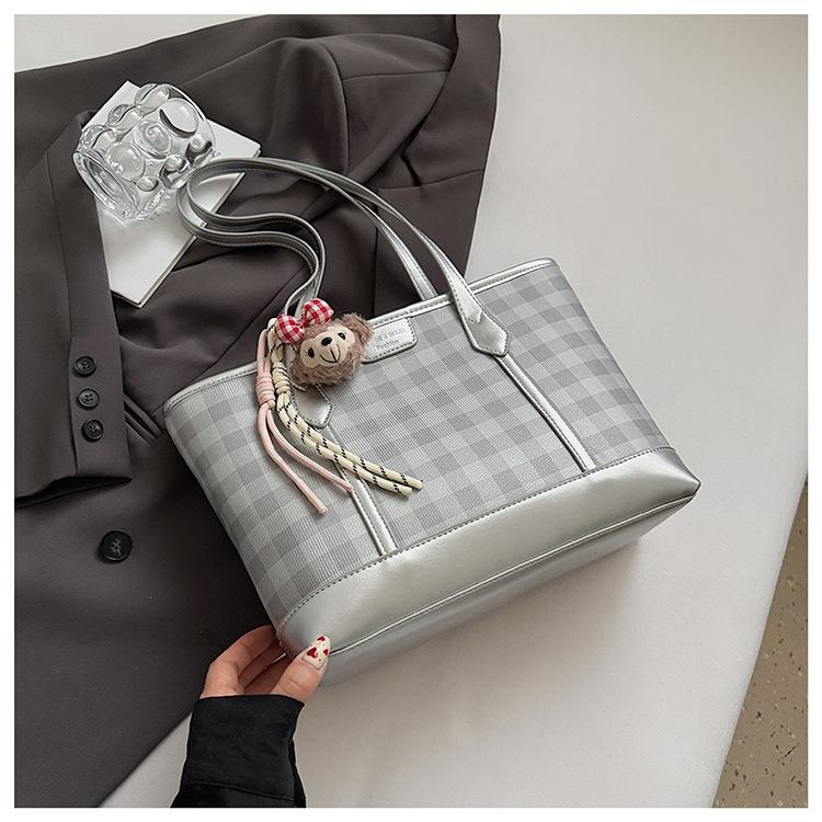 Summer Foreign Style Plaid Tote Bag Women's 2025 New Large-capacity Casual Versatile Commuter Shoulder Armpit Bag