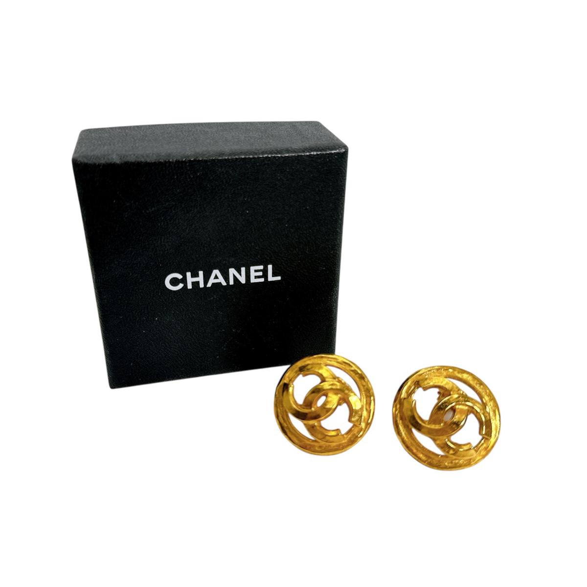 

CHANEL Vintage large 94P COCO Mark Earring metal gold Women Used