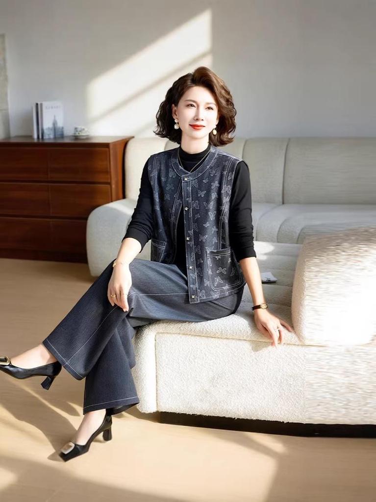 Korean Style Autumn Fashion Set: Middle-Aged Women's Casual Three-Piece Outfit Featuring Top, Wide-Leg Pants, and Vest.