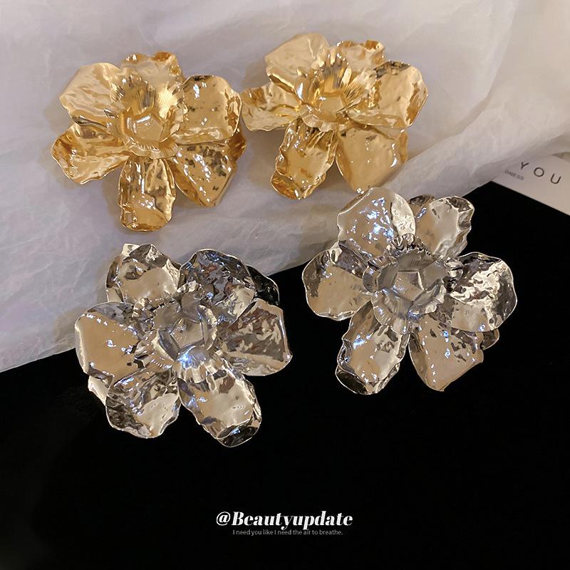 Three-dimensional pleated metal flower stud earrings women's exaggerated atmosphere earrings temperament earrings light luxury