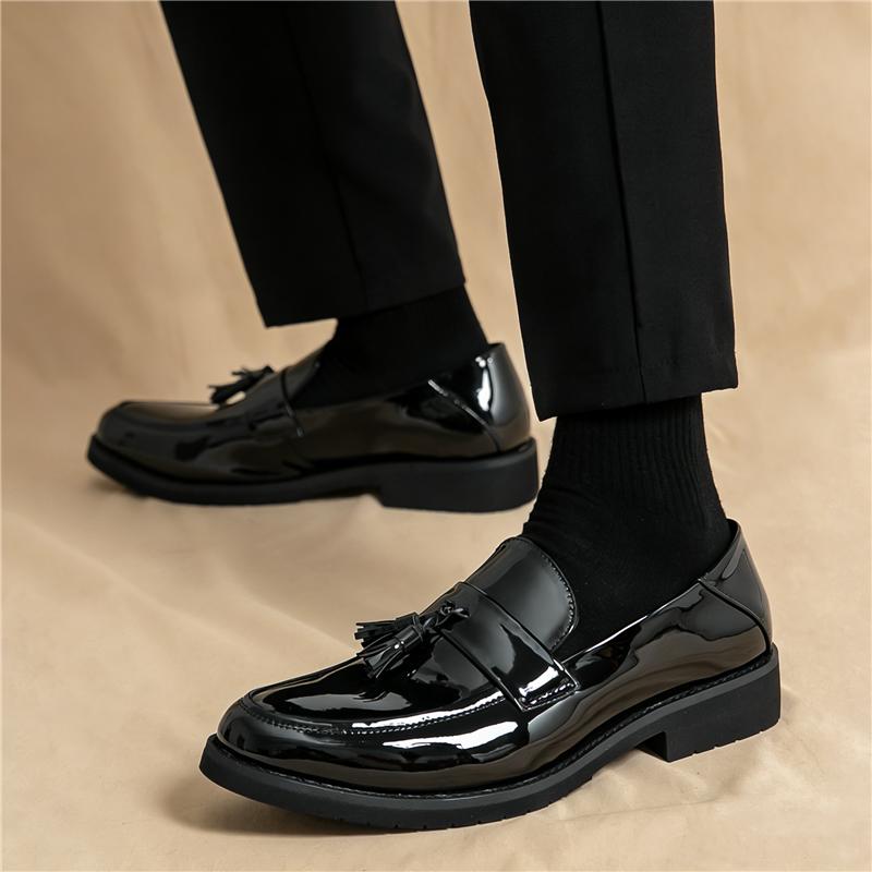 New Designer Tassels Loafter Pointed Patent Leather Slip On Shoes For Men Casual Business Formal Dress Footwear Zapatos Hombre