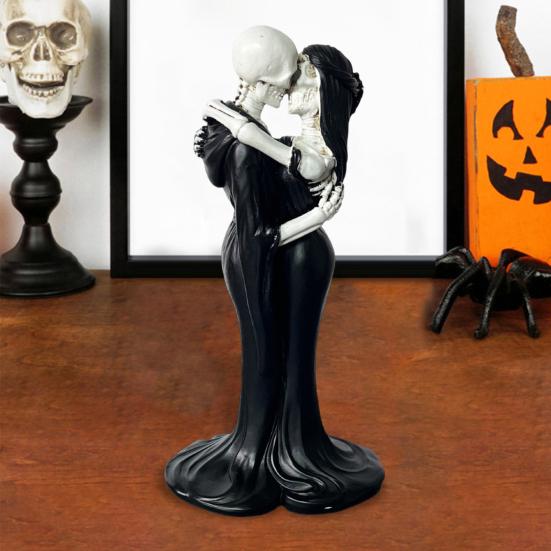 Skeleton Couple Kissing Figurine Romantic Skeleton Lovers Statue Resin Collectible Tabletop Ornament for Gothic Home Office Desk Decor
