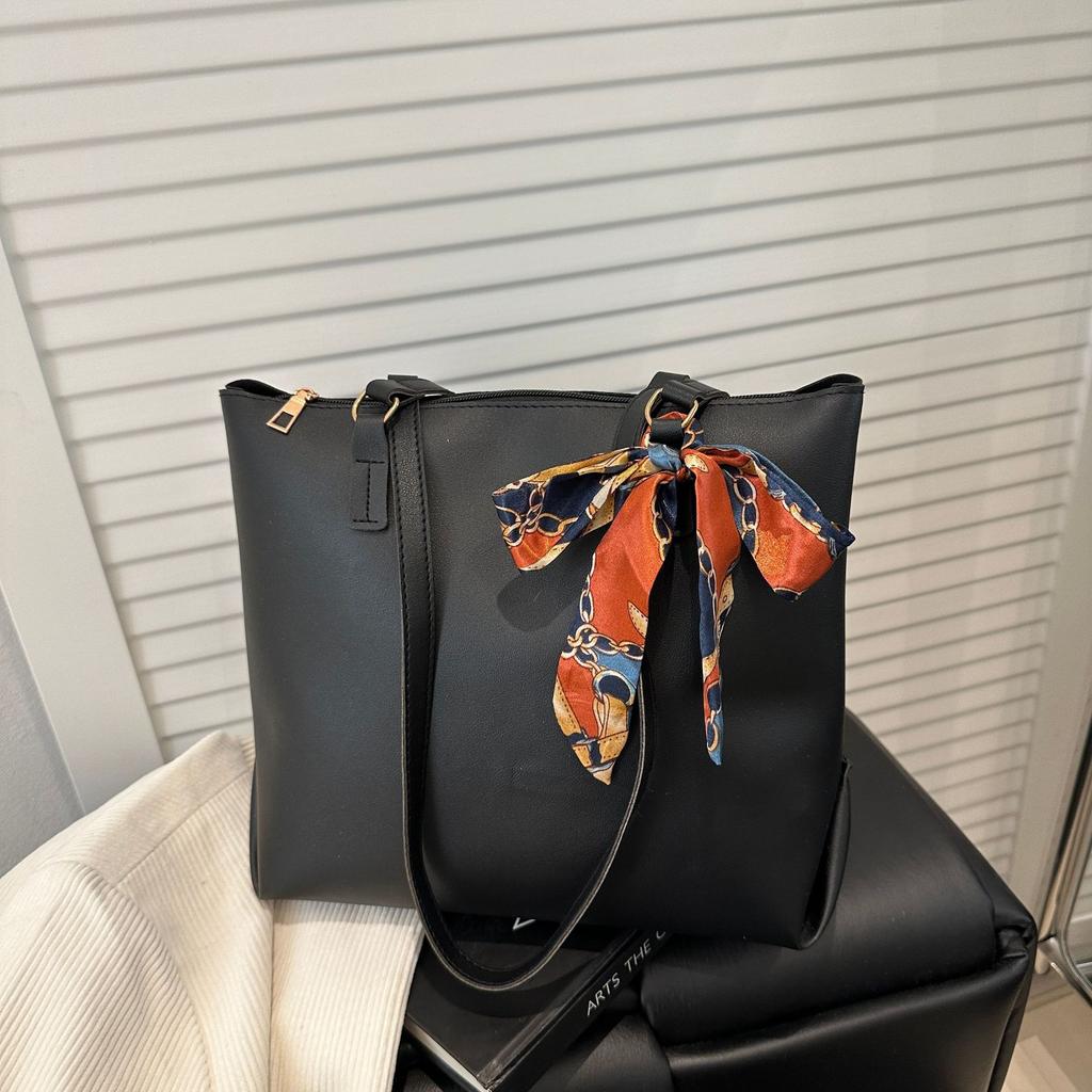 Wholesale 2025 New Fashion Trend Portable Women's Bag Retro Shoulder Simple Commuter Tote Bag