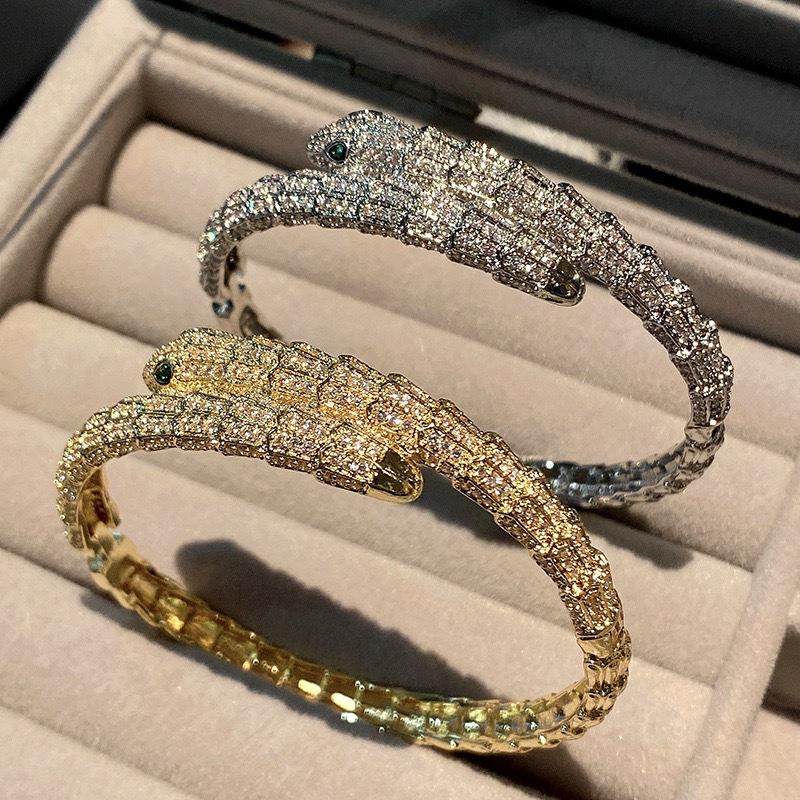 New Light Luxury and High-end Bracelets, Exquisite, Fashionable and Versatile Bracelets and Hand Accessories