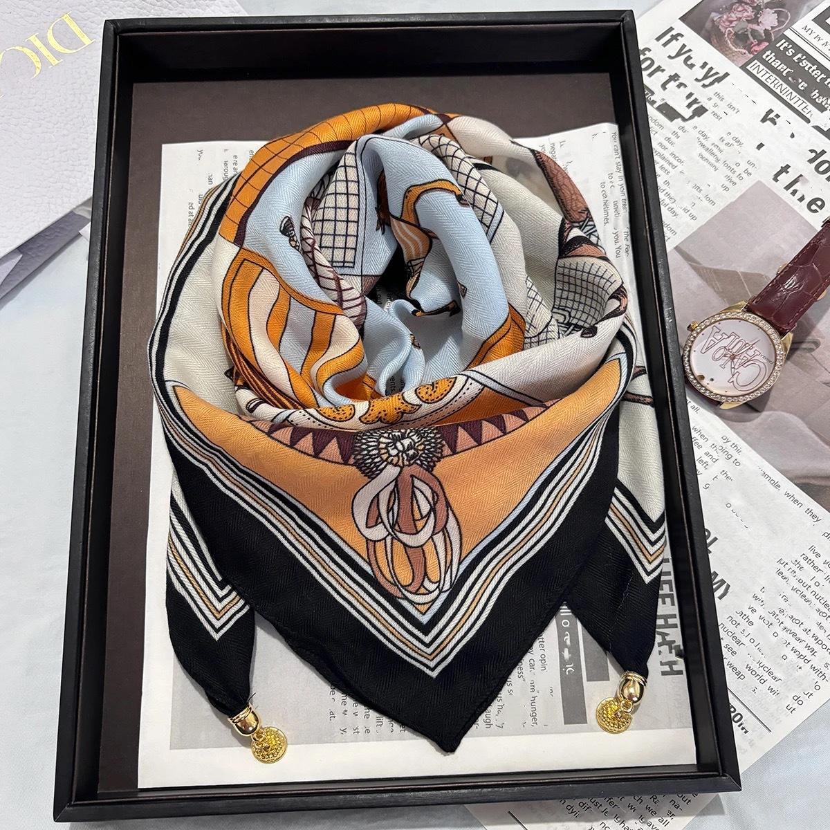 

Magnetic small square towel One size