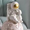 Astronautenfigur aus Kunstharz Tischdekoration Thematische Skulptur für Schlafzimmerzimmer Handwerk