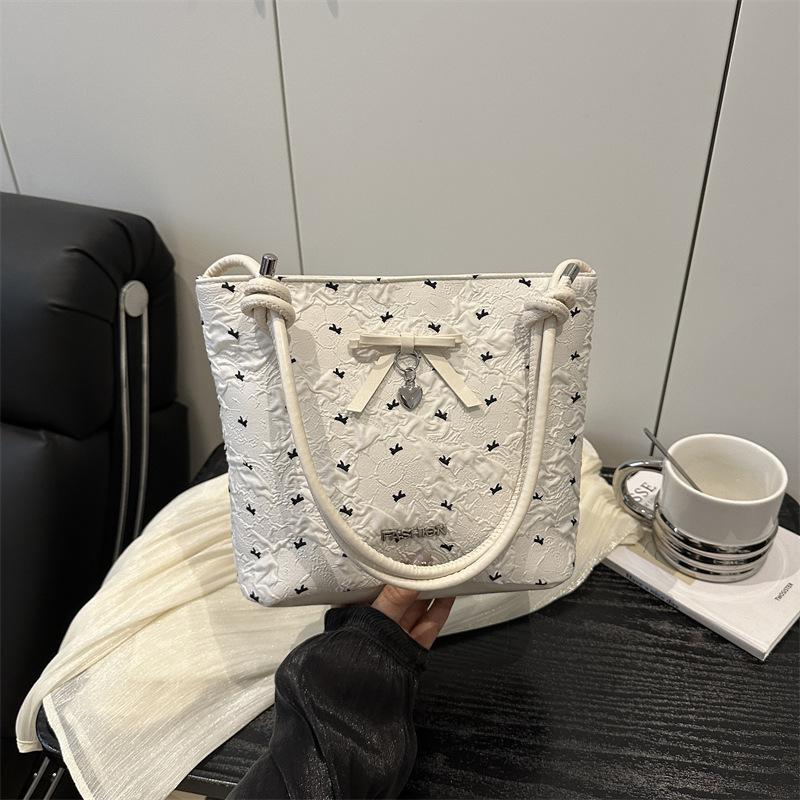 

Underarm women s bag bag 2025 new foreign style fashion trend niche versatile texture commuter shoulder bag белый