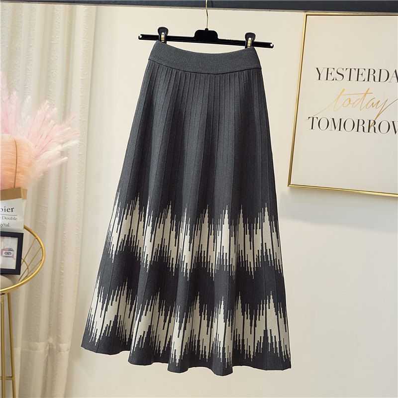 

Зимова спідниця міді із завищеною талією та геометричним візерунком. Трикотажна спідниця середньої довжини. Довга спідниця трапеції. 3XL сірий колір