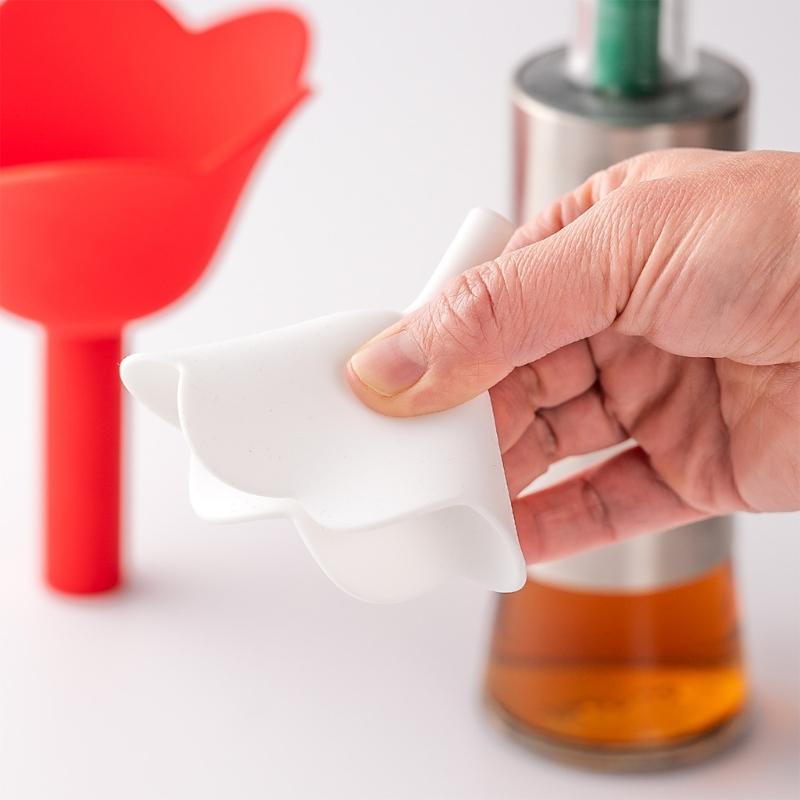 Kreativer Floraler Silikon Trichter 3 Auslaufsichere Ausgießer Mehrere Größen Spülmaschinenfest Für Flaschen Gläser Kochutensilien