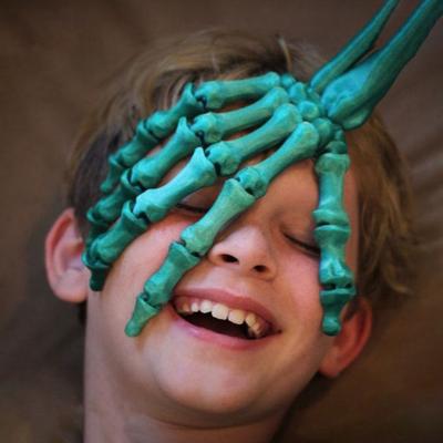 3D-gedruckte Halloween Skeletthand Realistisch Aussehend Weit Verbreitet Falsche Menschliche Hand Party Terror Gruselige Requisiten Dekoration