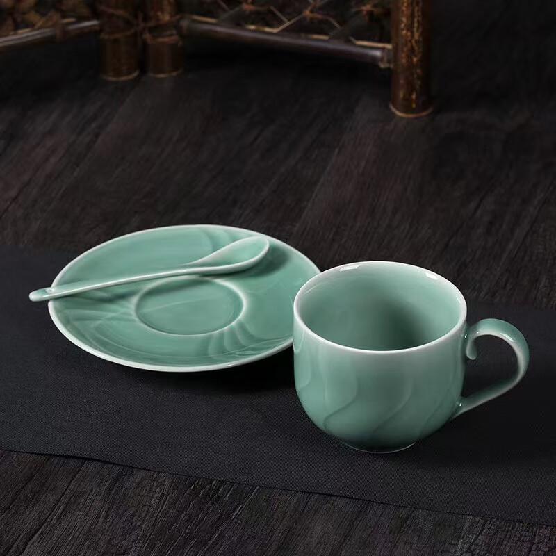 Yi Hu De Plum Green Celadon Tea Set