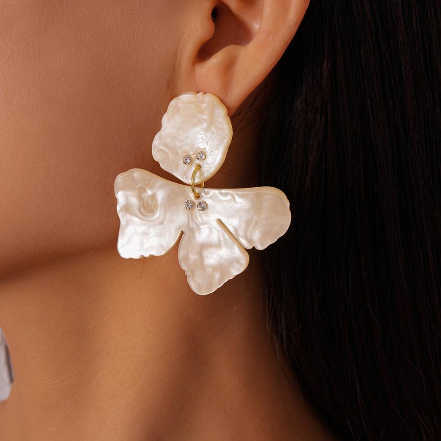 European and American Retro Diamond-encrusted Resin Flower Silver Needle Earrings Simple Niche Earrings 