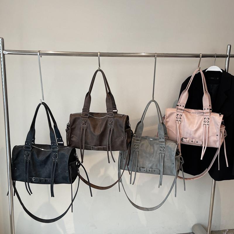 Large-capacity Retro Crossbody Bag for Fashionable Travel and Outings