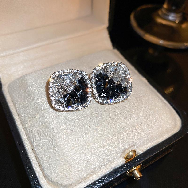 Silver needle contrasting color crystal square earrings fashionable small stud earrings light luxury high sense Mori new earrings women