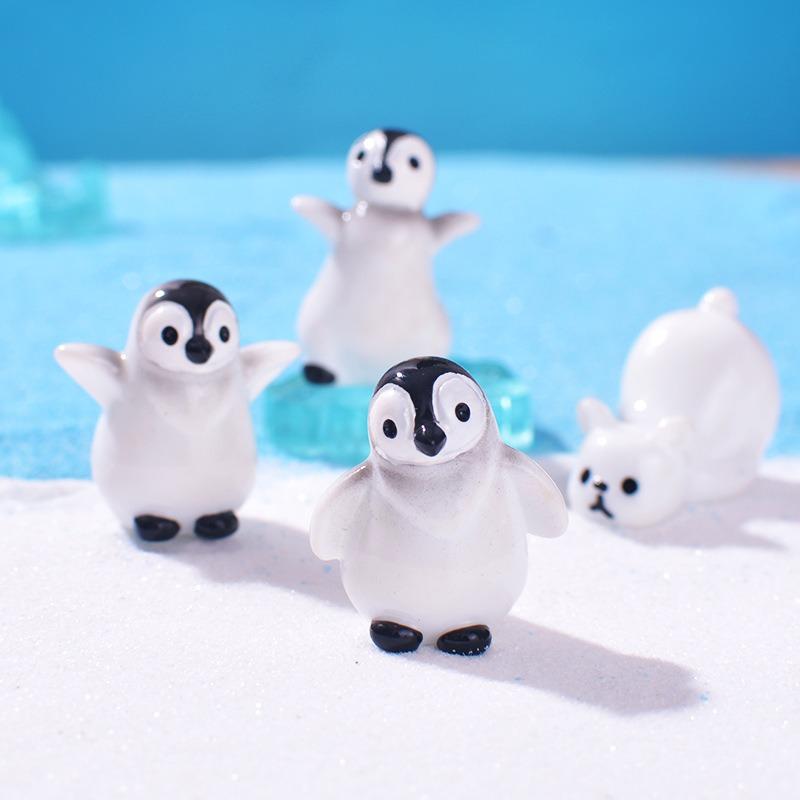 10Pcs Cute Penguins, Polar Bears, Moss, Micro Landscape, Snow Seals, Ice Blocks, Christmas Scenery Accessories