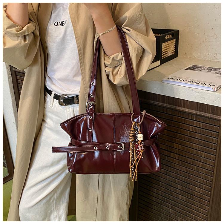 IELGY Ladies Underarm Bag Retro Large Capacity Autumn Winter Casual Pleated One-Shoulder Commuter Bag