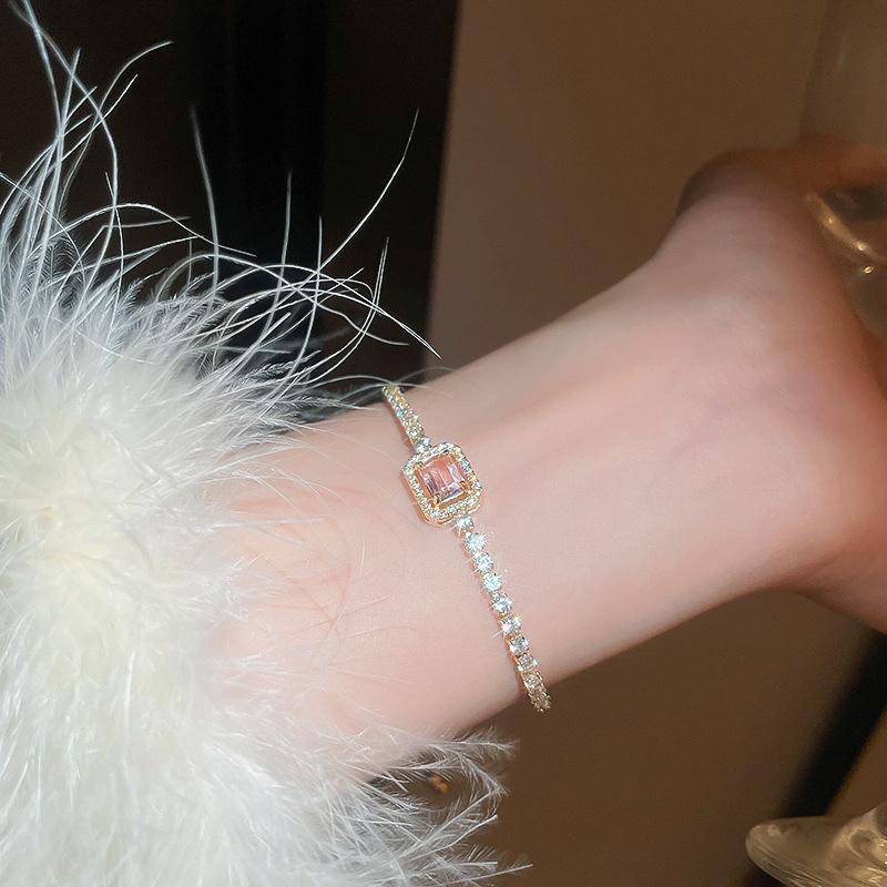 Zircon Round Geometric Flower Bracelet Vintage Style Bracelet Light Luxury High-End Hand Jewelry For Women