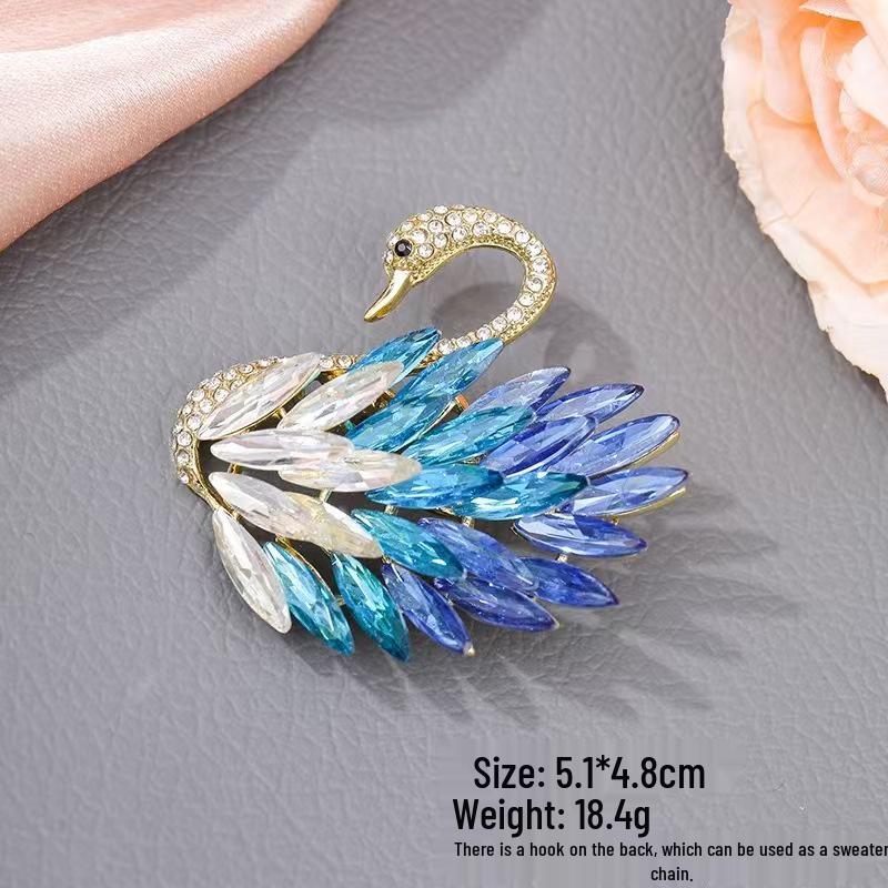 Elegante Perlen-Strass-Brosche: Damen Exquisite Brosche im Stil kleiner Duft und Seidentuch-Schnalle