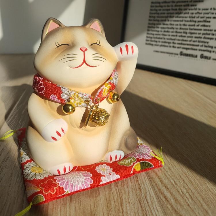 5.3 Inch Hand-painting Ceramic Lucky Cat Cartoon Fortune Kitten Home Decoration Figurine Maneki Neko Fengshui Ornament