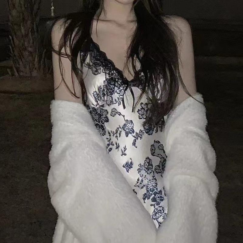 Women Sexy Lace V-neck Silk Sleepwear Suspenders Nightdresses Female Sleeveless Nightwear Sleep Nightdress For Ladies