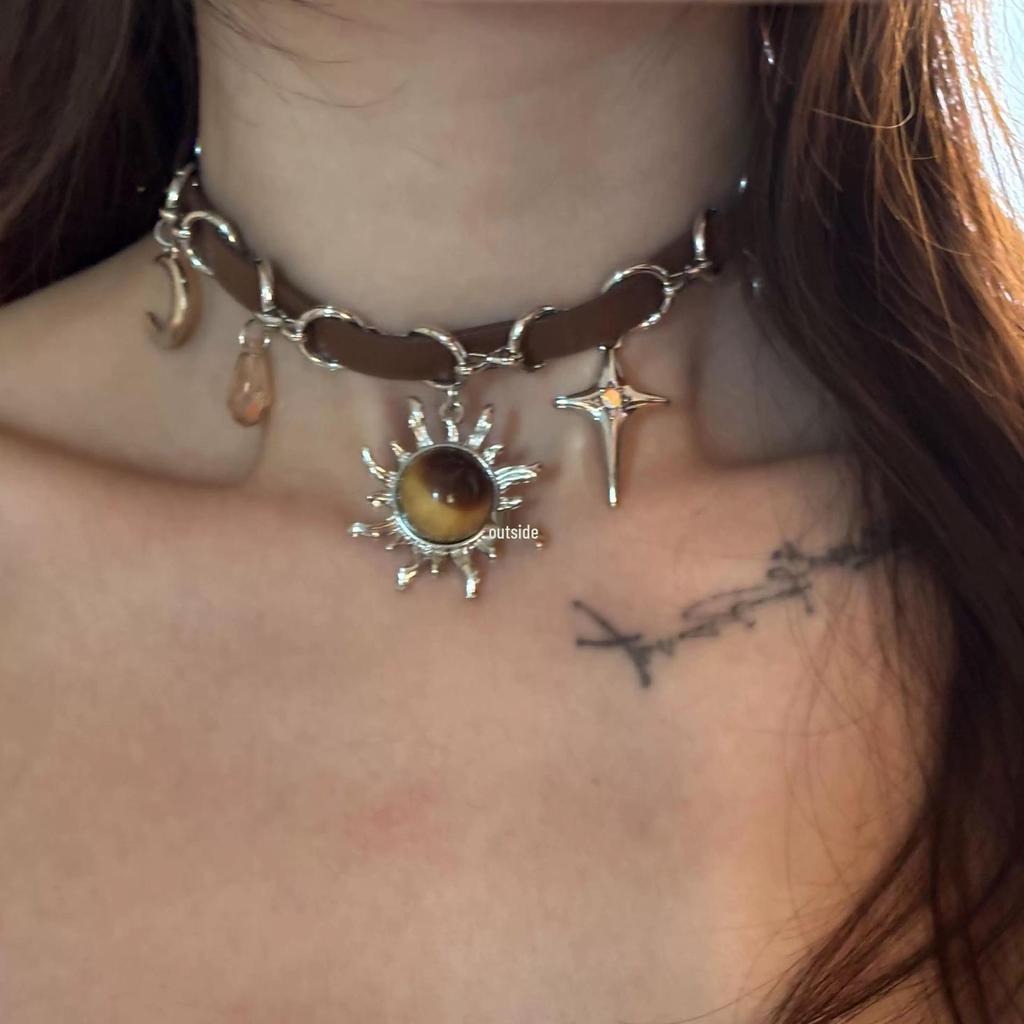 Štýlový pikantný kožený zvončekový choker náhrdelník – Unikátny menšinový dizajn