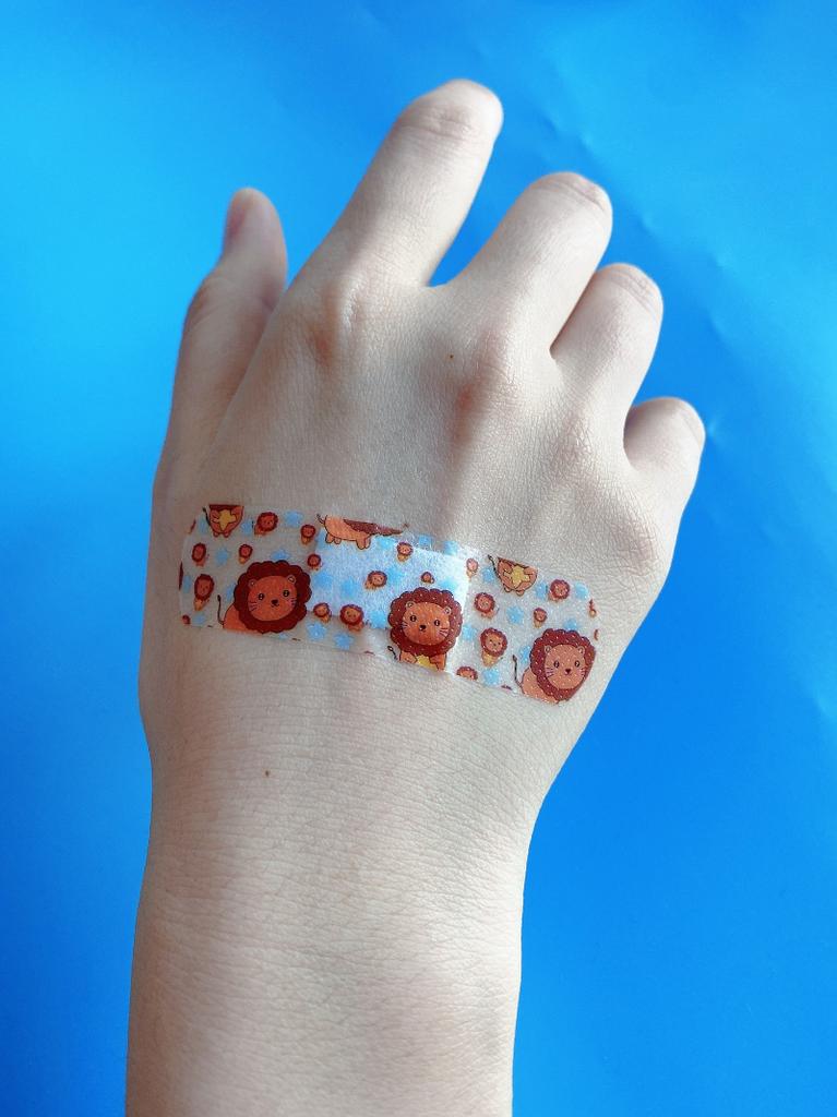 100pcs Cute Cartoon Medical Patch Waterproof Wound Adhesive Bandages Dustproof Breathable First Band Aid Adhesive for Kids