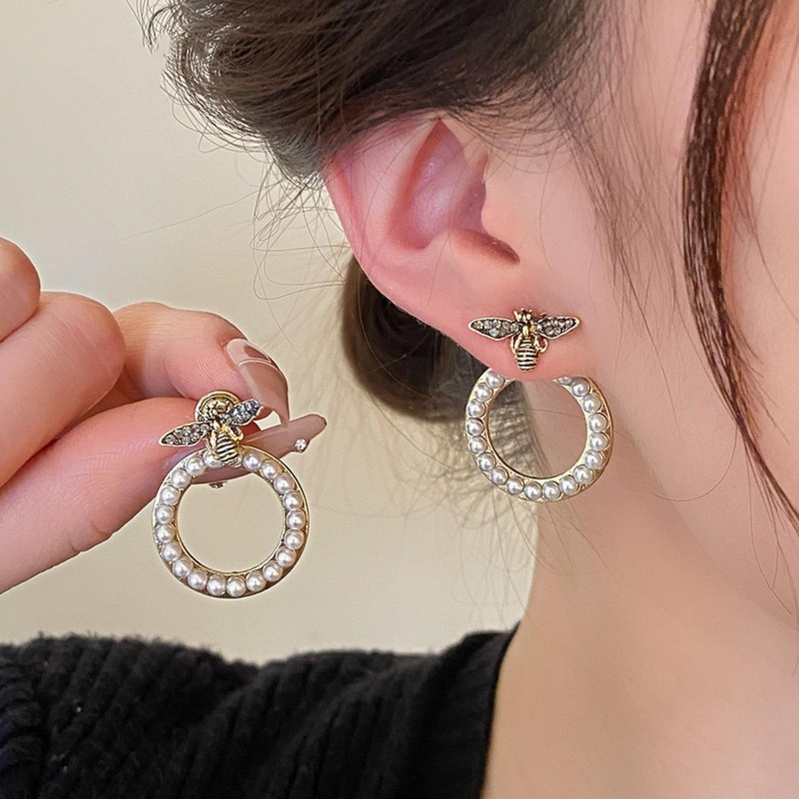 

Vintage Style Earrings with Bee Design and Circular Pearl Embellishments for Women Fashion Accessories Suitable for Daily Wear and Special Occasions