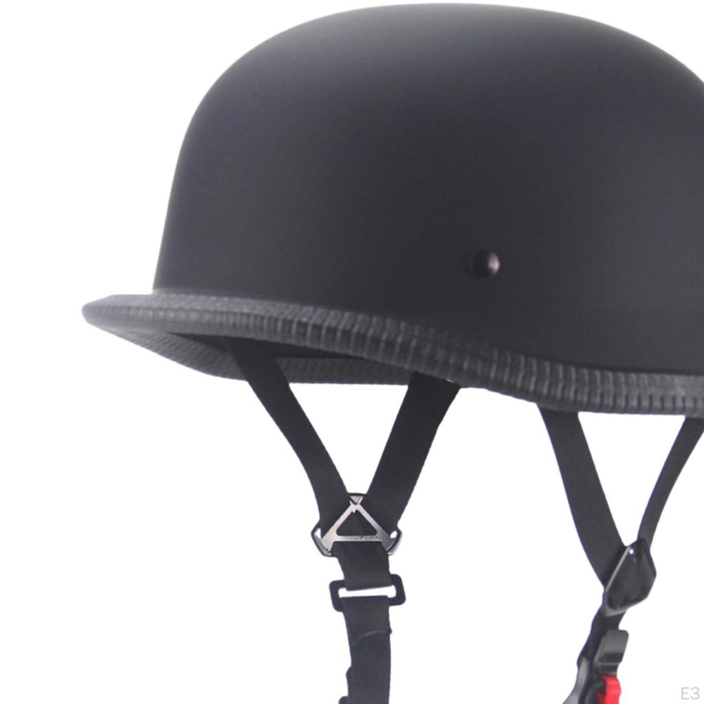 Motocyklová polopřilba s otevřenou skořepinou pro dojíždění na chopper motorce