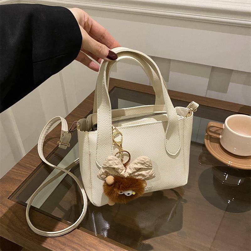 

В этом году популярная маленькая женская сумка 2025 весна новая портативная сумка-ведро, высококачественная текстура, ретро, для поездок, сумка-мессенджер Without pendant белый