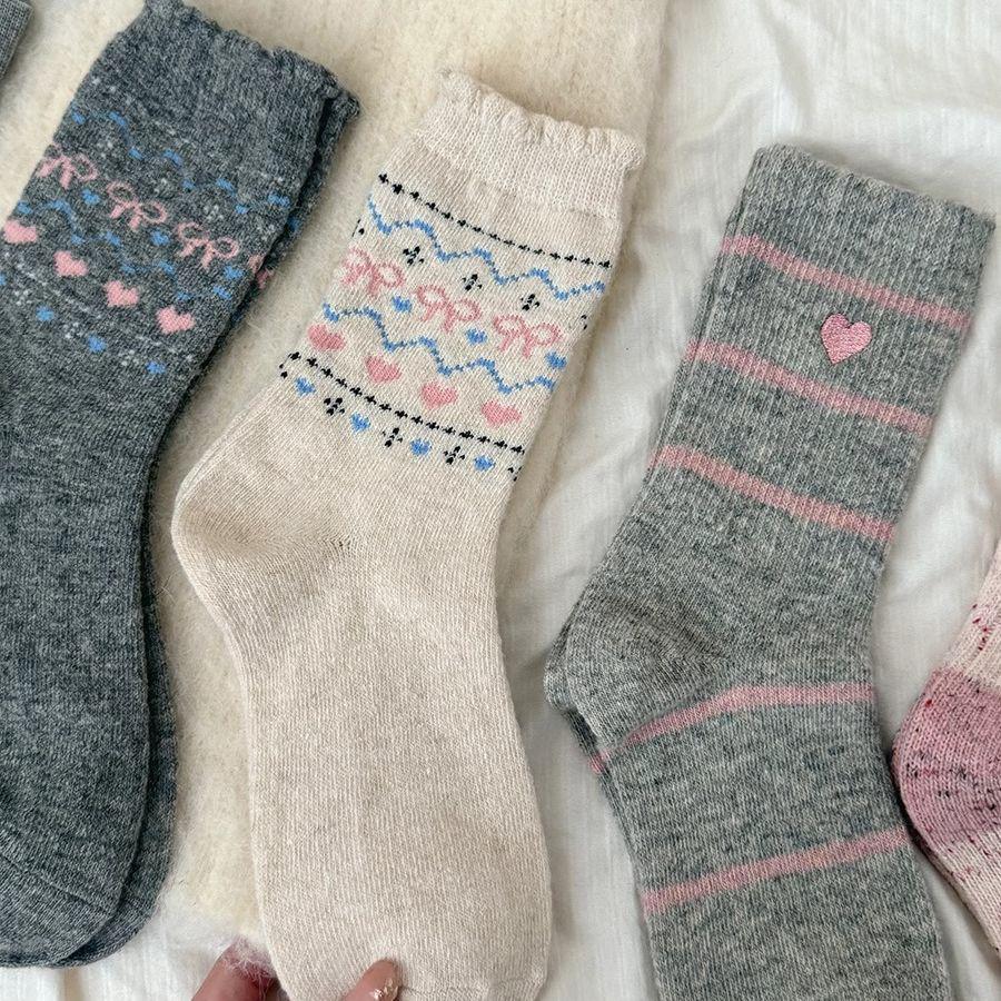 Sweet Korean-Style Girls' Ruffled Cotton Mid-Calf Socks for Autumn and Winter