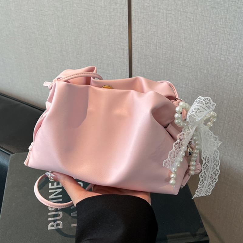 Super Fire Niche Milk Yellow Bag Women's 2025 New Trendy and Popular Versatile Messenger Bag Fashion Temperament Pleated Bucket Bag