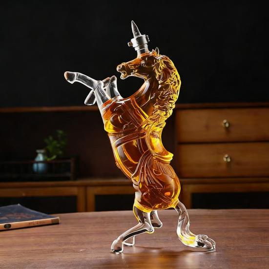 Karafka na Whiskey z Motywem Konia Ręcznie Robiona z Wysokoborosilikowego Szkła Dystrybutor Alkoholu Tematyka Dzikiego Zachodu Pudełko na Prezent z Alkoholem dla Mężczyzn Dzień Ojca Urodziny